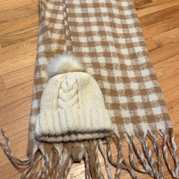 aerie scarf/hat set nwt plaid cream/brown scarf 72 inches and pom hat o/s - Picture 8 of 8